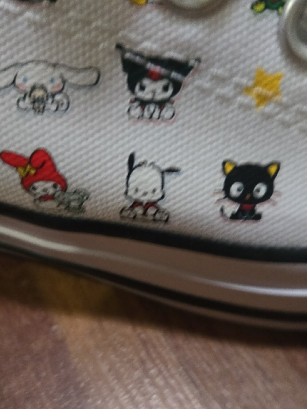 Converse  Low-Top Sneakers with Multicolor Cartoon Print Hello Kitty Sanrio Sz 8 - Picture 6 of 12